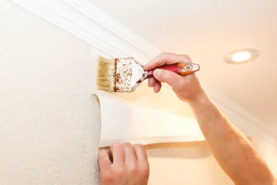 Pose de papier peint à Entrammes — revêtements muraux et toiles de verre